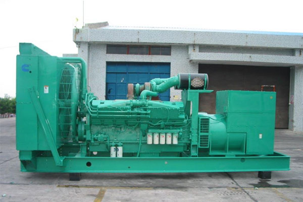 洮北工厂发电机应急发电时如何更准确地检查发电机状态？